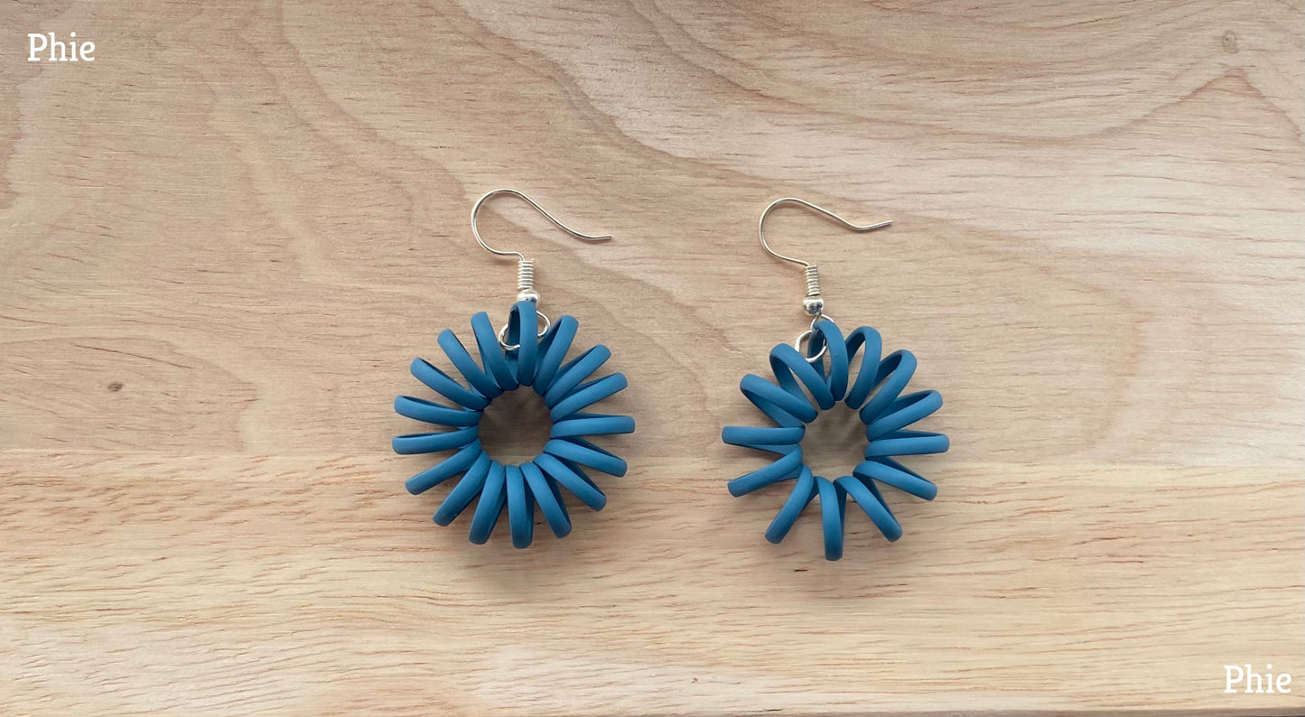 Curly Loops - Blue