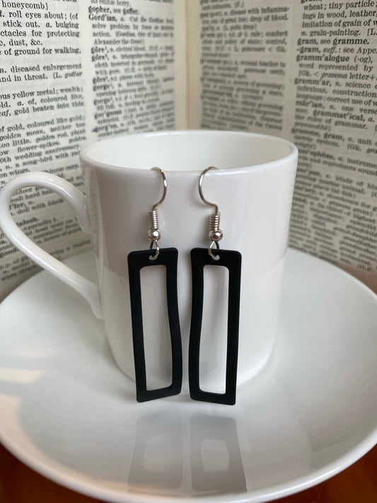 Wavy Rectangle - Black