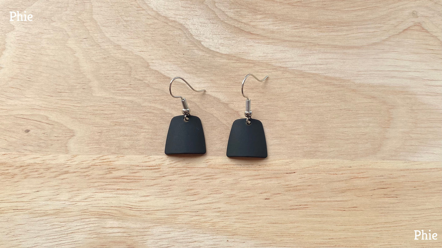 Curved Rectangle - Black